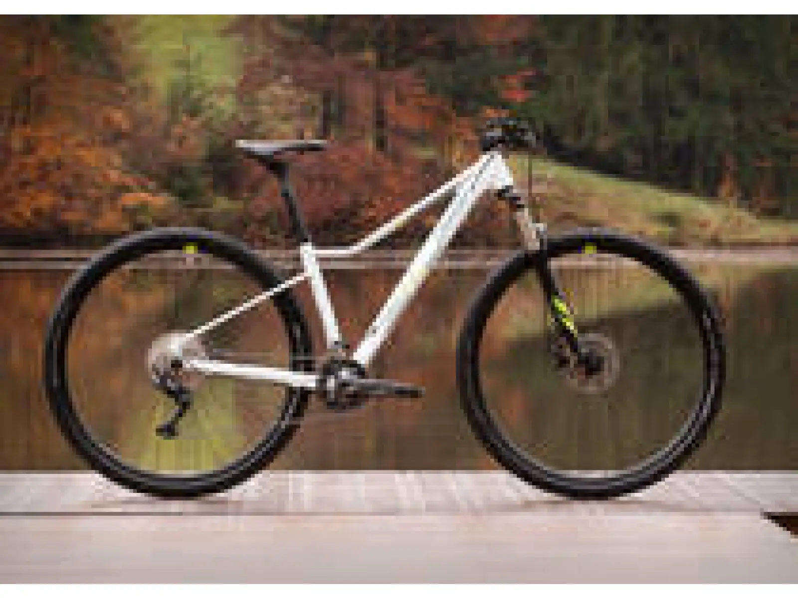 Superior XC 889 W Gloss White/Blue/Lime mountain bike