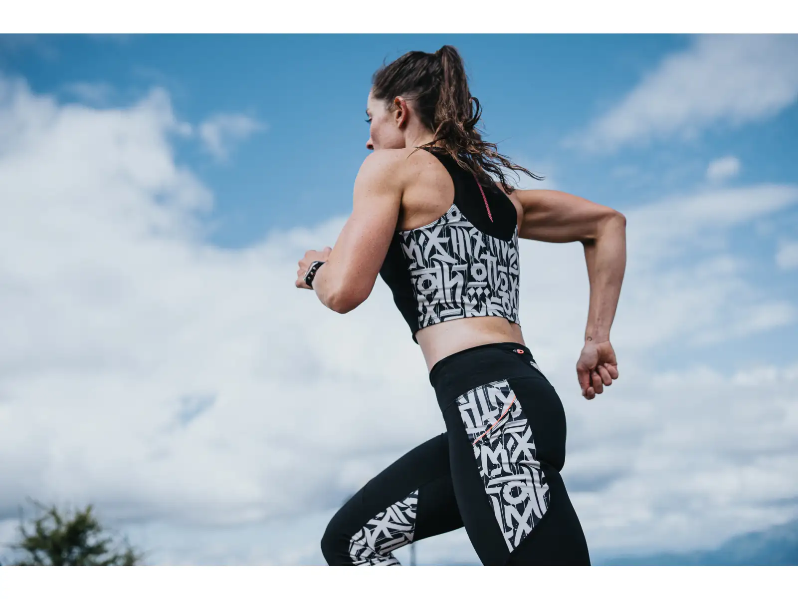 Dynafit Trail Crop Top women's sleeveless shirt Black Out