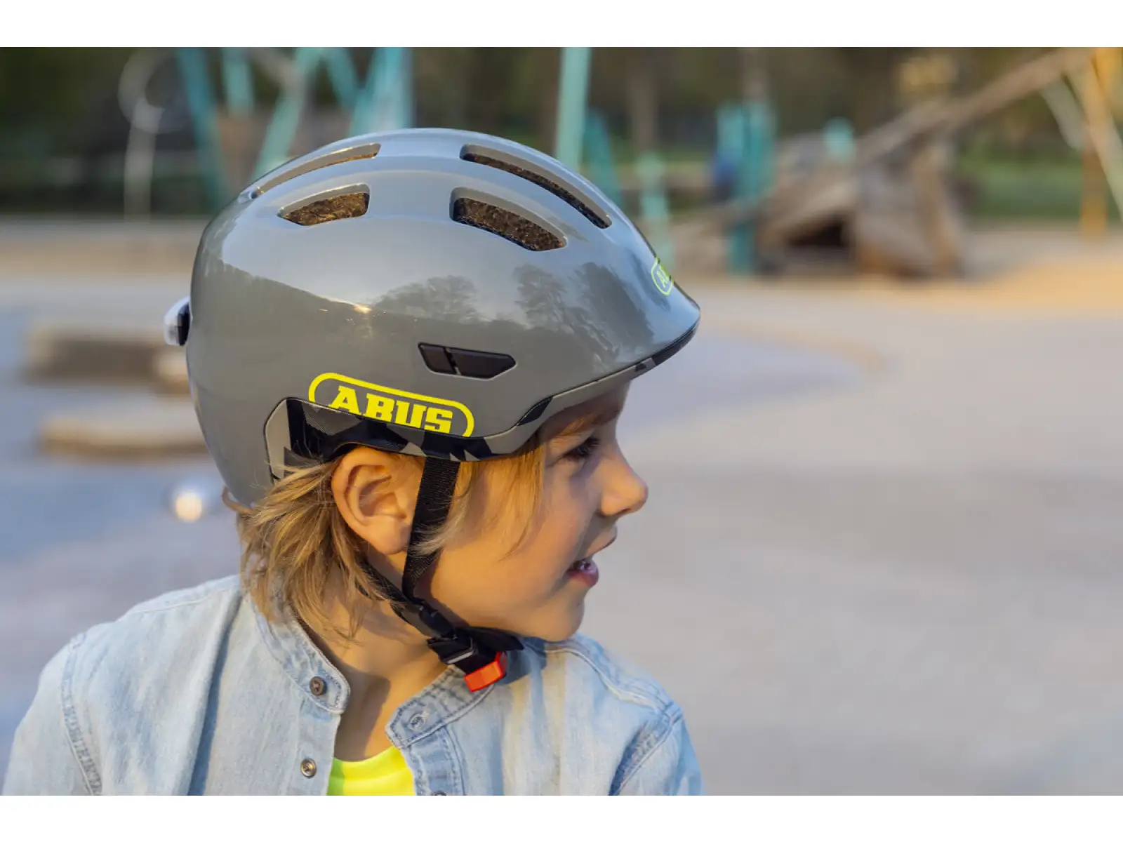 Abus Smiley 3.0 ACE LED kids helmet Velvet Black