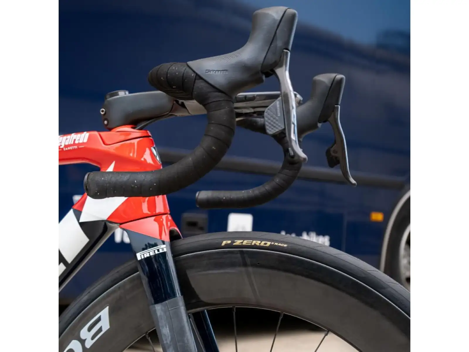 Pirelli P ZERO™ Race 150° Aniversary 26-622 road tire kevlar black