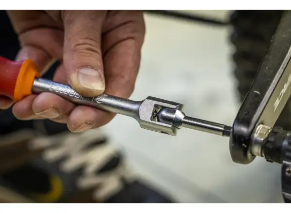 Unior pedal wrench with joint