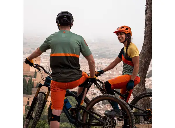 Endura SingleTrack Lite Short Fit men's shorts Orange Harvest