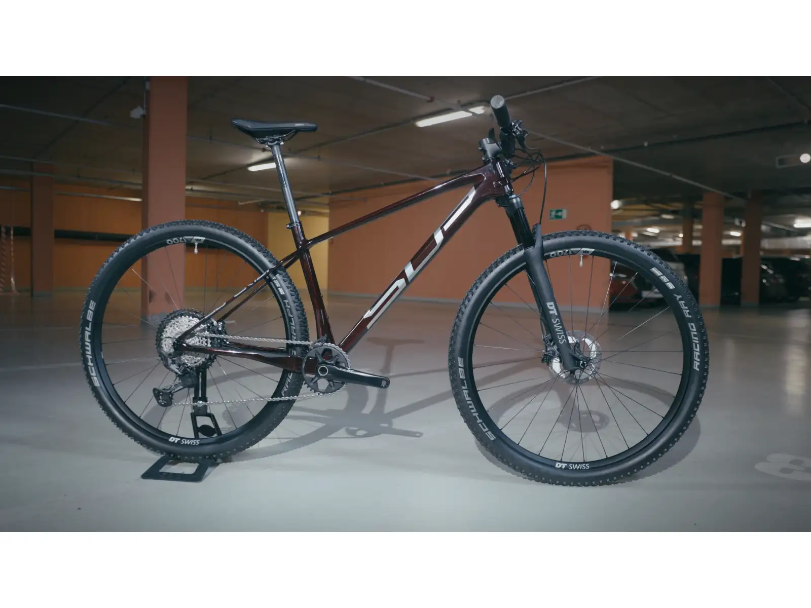 Superior Team 29 Elite Gloss Red Carbon/Chrome mountain bike